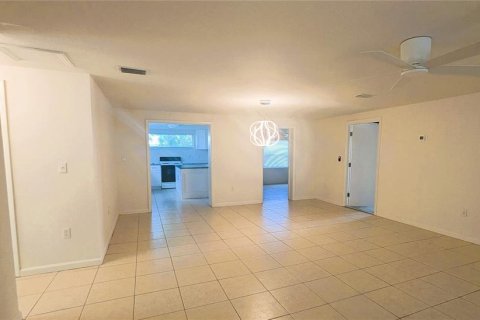 House in New Port Richey, Florida 3 bedrooms, 120.4 sq.m. № 1675549 - photo 10