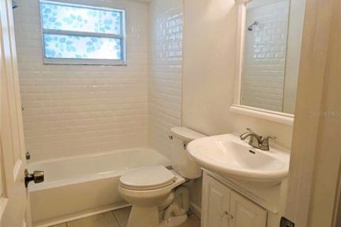 House in New Port Richey, Florida 3 bedrooms, 120.4 sq.m. № 1675549 - photo 11