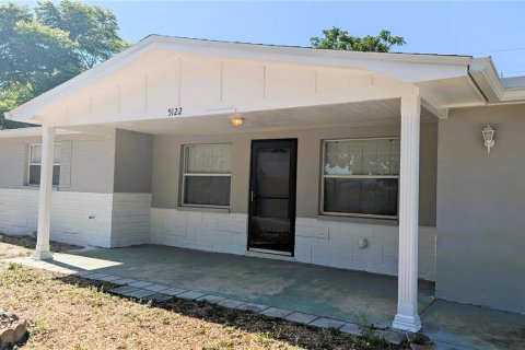 House in New Port Richey, Florida 3 bedrooms, 120.4 sq.m. № 1675549 - photo 3