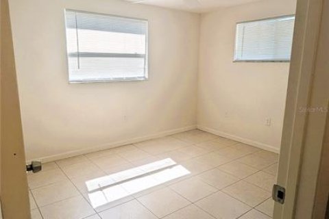 House in New Port Richey, Florida 3 bedrooms, 120.4 sq.m. № 1675549 - photo 13