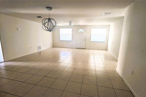 House in New Port Richey, Florida 3 bedrooms, 120.4 sq.m. № 1675549 - photo 5