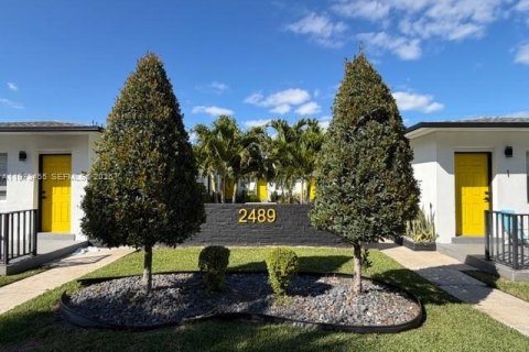 Коммерческая недвижимость в Майами, Флорида № 2034052