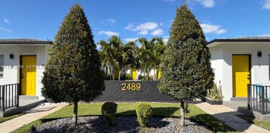 Коммерческая недвижимость в Майами, Флорида № 2034052