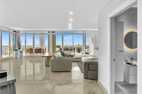 Condo in Sunny Isles Beach, Florida, 3 bedrooms  № 1974202 - photo 3