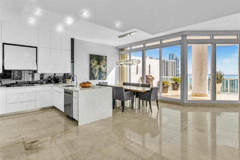 Condo in Sunny Isles Beach, Florida, 3 bedrooms  № 1974202 - photo 6