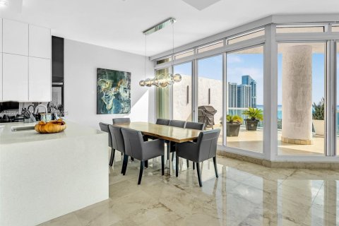 Condo in Sunny Isles Beach, Florida, 3 bedrooms  № 1974202 - photo 18