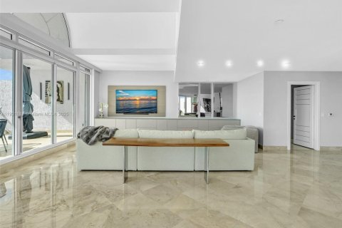 Condo in Sunny Isles Beach, Florida, 3 bedrooms  № 1974202 - photo 21