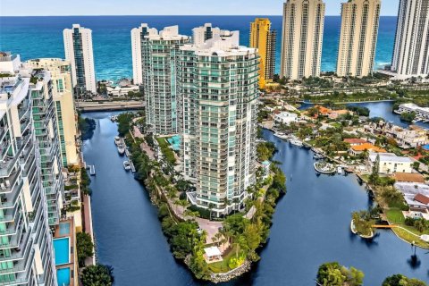 Condo in Sunny Isles Beach, Florida, 3 bedrooms № 1974202