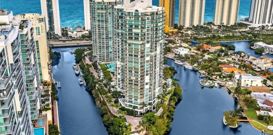 Condo in Sunny Isles Beach, Florida, 3 bedrooms  № 1974202