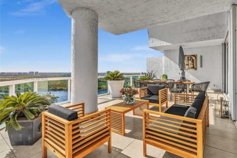 Condo in Sunny Isles Beach, Florida, 3 bedrooms  № 1974202 - photo 25