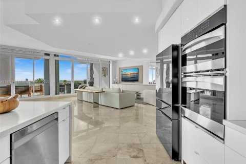 Condo in Sunny Isles Beach, Florida, 3 bedrooms  № 1974202 - photo 12