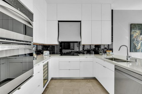 Condo in Sunny Isles Beach, Florida, 3 bedrooms  № 1974202 - photo 10