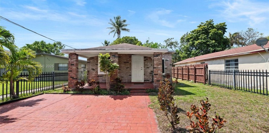 Casa en Hallandale Beach, Florida 3 dormitorios, 95.6 m2 № 1624264