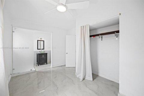 Casa en venta en Hallandale Beach, Florida, 3 dormitorios, 95.6 m2 № 1624264 - foto 14