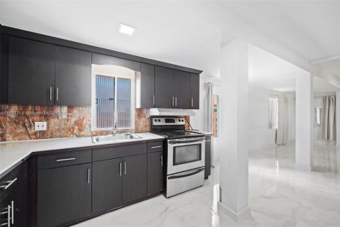 Casa en venta en Hallandale Beach, Florida, 3 dormitorios, 95.6 m2 № 1624264 - foto 11