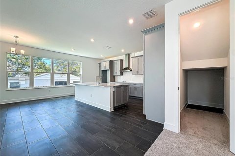 House in Tampa, Florida 4 bedrooms, 307.13 sq.m. № 2204211 - photo 15
