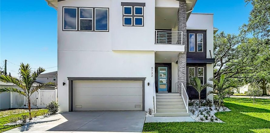 House in Tampa, Florida 4 bedrooms, 307.13 sq.m. № 2204211