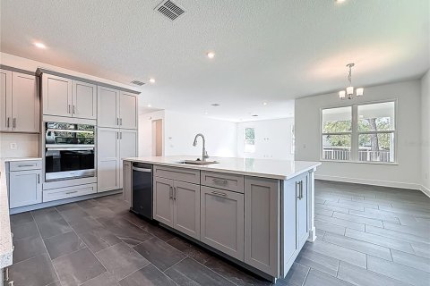 House in Tampa, Florida 4 bedrooms, 307.13 sq.m. № 2204211 - photo 26