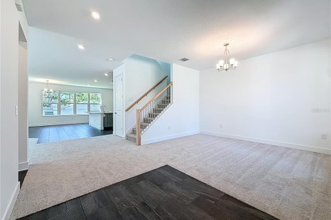 House in Tampa, Florida 4 bedrooms, 307.13 sq.m. № 2204211 - photo 11