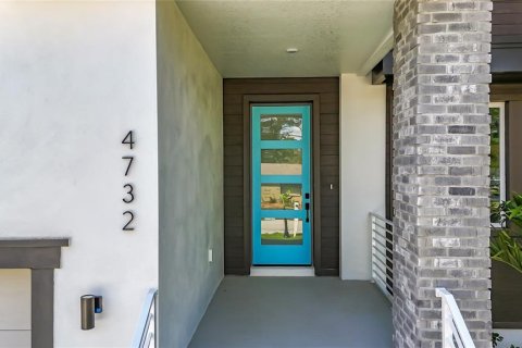 House in Tampa, Florida 4 bedrooms, 307.13 sq.m. № 2204211 - photo 2