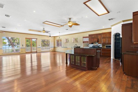 House in Leesburg, Florida 5 bedrooms, 419.36 sq.m. № 1663025 - photo 18