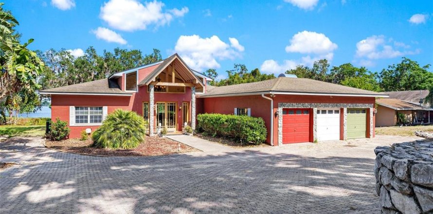 House in Leesburg, Florida 5 bedrooms, 419.36 sq.m. № 1663025