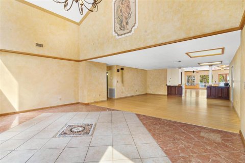House in Leesburg, Florida 5 bedrooms, 419.36 sq.m. № 1663025 - photo 10