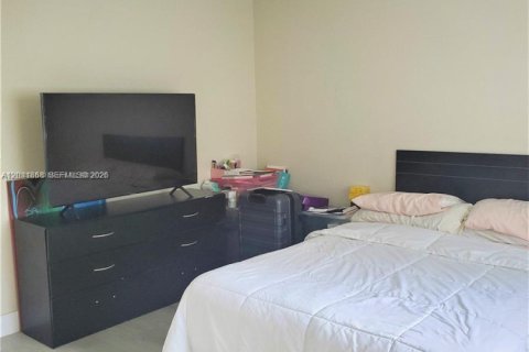 Condominio en alquiler en Miami, Florida, 3 dormitorios, 140.28 m2 № 2074901 - foto 17