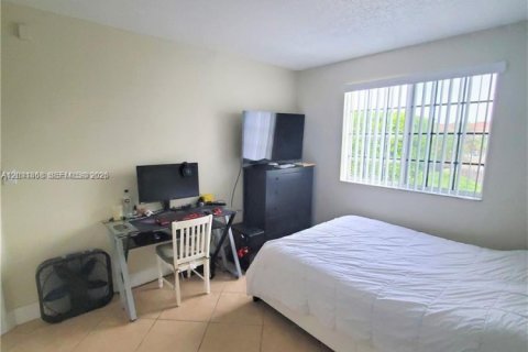Condominio en alquiler en Miami, Florida, 3 dormitorios, 140.28 m2 № 2074901 - foto 6