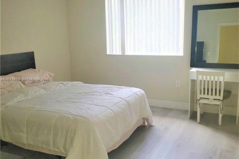 Condominio en alquiler en Miami, Florida, 3 dormitorios, 140.28 m2 № 2074901 - foto 18