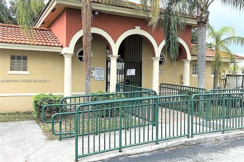 Condominio en alquiler en Miami, Florida, 3 dormitorios, 140.28 m2 № 2074901 - foto 21