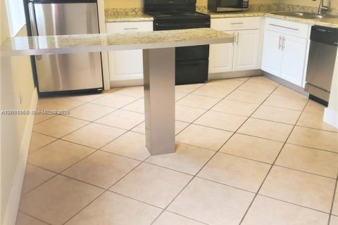 Condominio en alquiler en Miami, Florida, 3 dormitorios, 140.28 m2 № 2074901 - foto 9