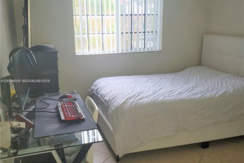 Condominio en alquiler en Miami, Florida, 3 dormitorios, 140.28 m2 № 2074901 - foto 5