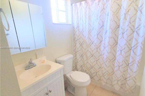 Condominio en alquiler en Miami, Florida, 3 dormitorios, 140.28 m2 № 2074901 - foto 15