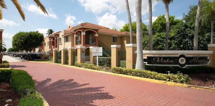 Condominio en Miami, Florida, 3 dormitorios  № 2074901