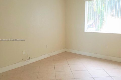 Condominio en alquiler en Miami, Florida, 3 dormitorios, 140.28 m2 № 2074901 - foto 11