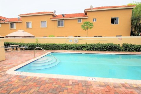 Condominio en alquiler en Miami, Florida, 3 dormitorios, 140.28 m2 № 2074901 - foto 23