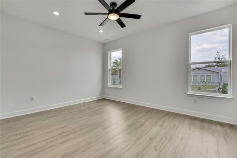 House in Spring Hill, Florida 4 bedrooms, 191.47 sq.m. № 1529127 - photo 19
