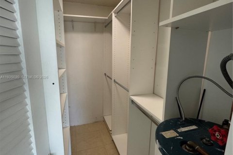 Condo in Miami, Florida, 2 bedrooms № 1984261 - photo 7