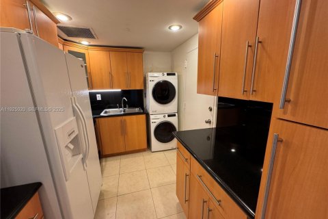 Condo in Miami, Florida, 2 bedrooms № 1984261