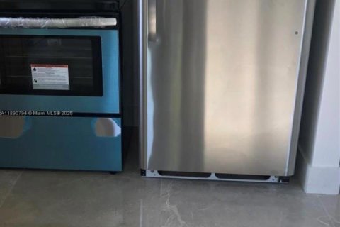 Commercial property in Miami, Florida 27.87 sq.m. № 2021460 - photo 4