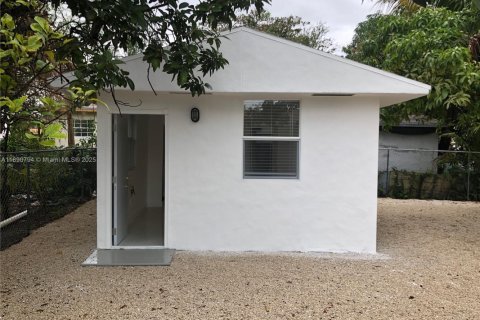 Commercial property in Miami, Florida 27.87 sq.m. № 2021460