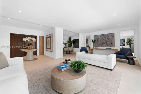 Дом в Корал-Гейблс, Флорида 4 спальни, 230.49м2 № 2033488