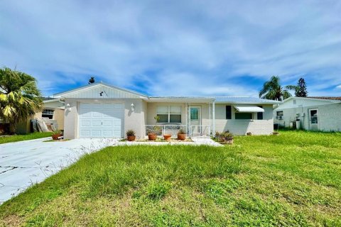 House in Holiday, Florida 2 bedrooms, 91.97 sq.m. № 2367021