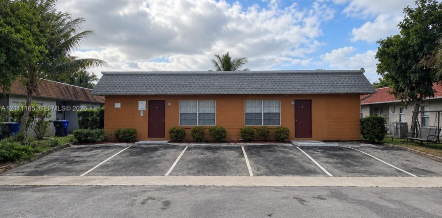 Immobilier commercial à North Lauderdale, Floride 267.56 m2 № 2428471