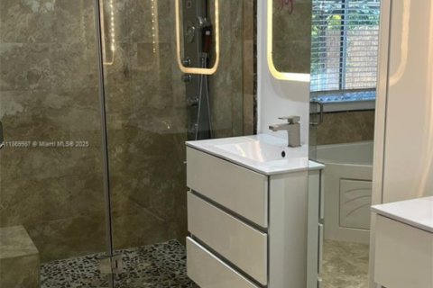 Casa en venta en Pembroke Pines, Florida, 3 dormitorios, 176.51 m2 № 2016541 - foto 4