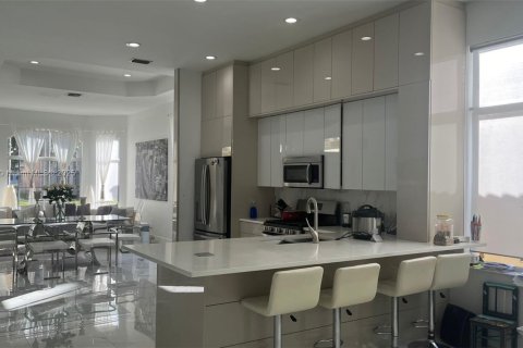Casa en Pembroke Pines, Florida 3 dormitorios, 176.51 m2 № 2016541