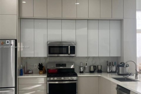 Casa en venta en Pembroke Pines, Florida, 3 dormitorios, 176.51 m2 № 2016541 - foto 2