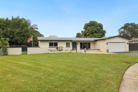 Casa en venta en Pembroke Pines, Florida, 3 dormitorios, 149.2 m2 № 1929547 - foto 4