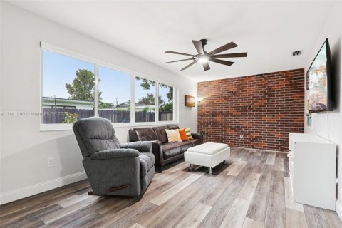 Casa en venta en Pembroke Pines, Florida, 3 dormitorios, 149.2 m2 № 1929547 - foto 11